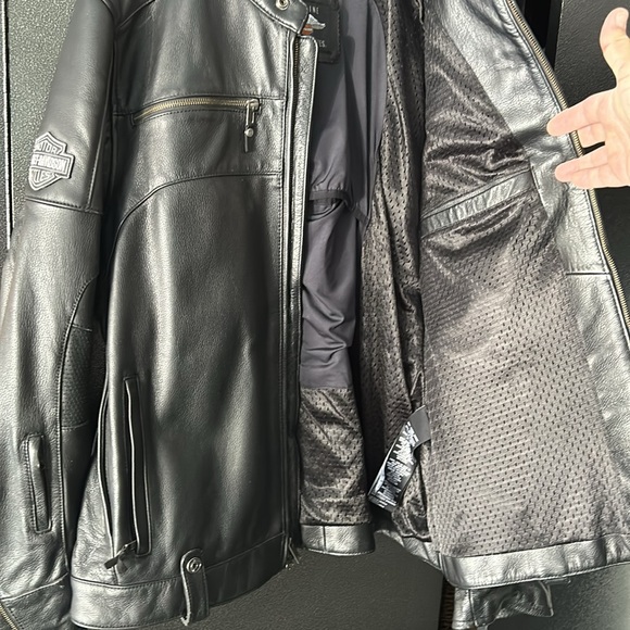 Harley Davidson Leather Brand new pd $600 at CC Harley beautiful heavy leather - Picture 4 of 5